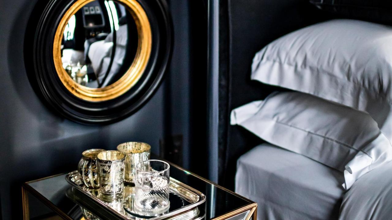 Monsieur George Hotel & Spa - Champs-Elysees باريس المظهر الخارجي الصورة A suite at the hotel