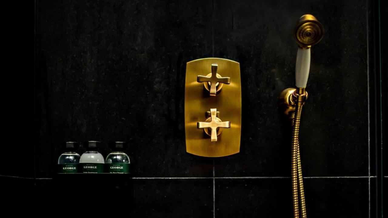 Monsieur George Hotel & Spa - Champs-Elysees باريس المظهر الخارجي الصورة A shower