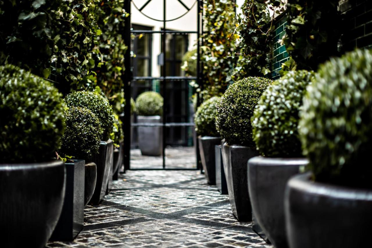 Monsieur George Hotel & Spa - Champs-Elysees باريس المظهر الخارجي الصورة The entrance to the hotel